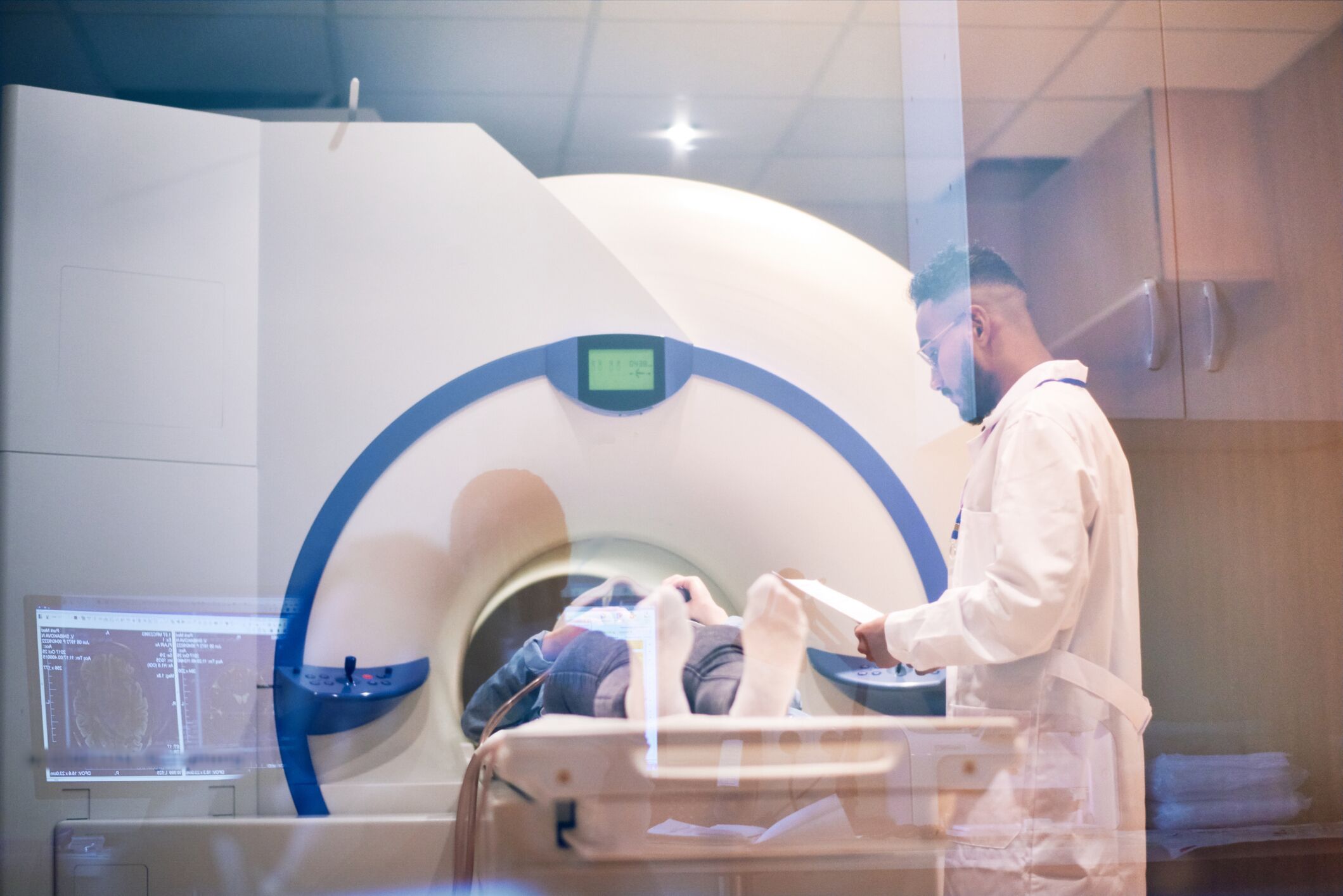 Surgeon using MRI scan for diagnostics MRI